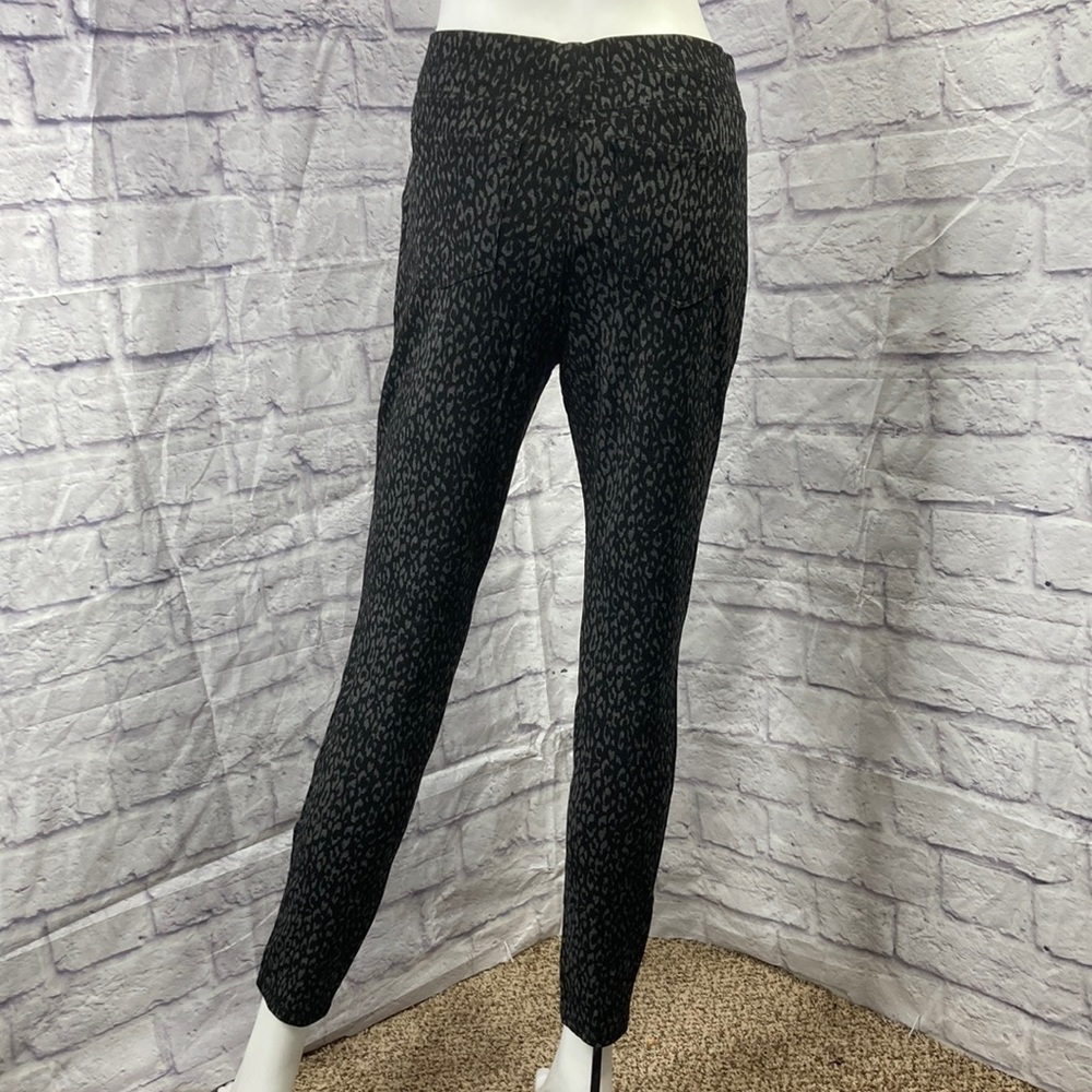 ✨ St. John’s Bay Animal Print Pull-On Pants ✨ - Picture 3 of 15